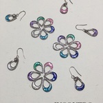 カラーシェルのしずくピアス