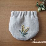 ミモザ刺繍のリネンバネポーチ