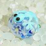 花に青ヤモリ　小玉　きらら瑠璃マーブル　（花・薄紫）