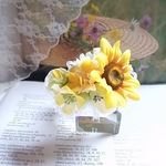 ＊*kazariya*＊向日葵の恋。・。・｡｡＊*向日葵を主に、小さなお花バレッタ。。・。🌻