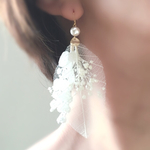 片耳  White angel  ピアス/イヤリング      ウェディング      フラワー  リーフ  パール  秋 冬  白  ウェディング  ホワイト フラワーギフト  ブーケピアス