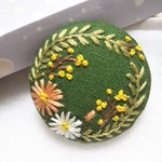 刺繍のヘアゴム、ブローチ