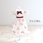 27cmドールサイズ　花柄のワンピース