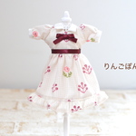 22cmドールサイズ　花柄のワンピース