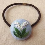 すずらん刺繍 くるみボタンヘアゴム