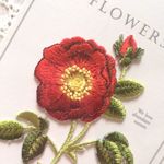 お花の刺繍ワッペン（赤）