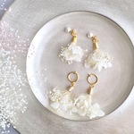 《再販》かすみ草と紫陽花のホワイトブーケピアス/イヤリング