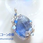 縞々ブルーフローライト・ファセットカットペンダント（ワイヤーアートジュエリー☆ワイヤーアクセサリー☆ワイヤーラッピング天然石ネックレス）