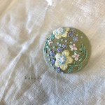 🌿若草色の中で咲くお花 🌿刺繍ブローチ   ヘアゴム