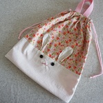 mさまオーダー品＊入園入学　うさぎ 大き目巾着　体操服袋 お着替え袋　いちご　お花　ピンク♡