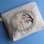 小鳥と花の刺繍ポーチ