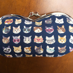  ※B品 猫メガネ柄のがま口眼鏡ケース  (ネイビー)