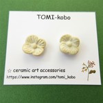 白いお花のピアス（イヤリング）