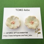 白いお花のピアス（イヤリング）