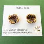 陶器で出来たお花のピアス（イヤリング）