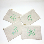 【再販×9】カール。イニシャル。パステル。刺繍フラット ポーチ