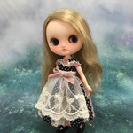 ミディブライス　花柄プリントの春ワンピース②　黒