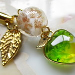 ◇2039再販 🍏青りんごと、とんぼ玉のストラップ🐤💖 ※ヘアゴム・イヤホンジャックに変更可能
