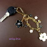 saly☆ハチさんとお花いっぱいのキーホルダー