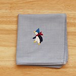 よちよちペンギンの手刺繍ハンカチ（水色）