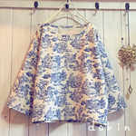 antique模様のプルオーバー