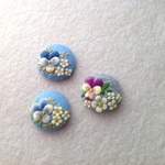 【再販】フェルトのビオラと小花刺繍のヘアゴム or ブローチオーバル型