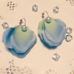 コットンパールと花びらのイヤリング