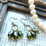 送料無料！✴︎深緑色チェコしずく✴︎ピアス✴︎