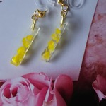 菜の花の花びらを閉じ込めたノンホールイヤリング