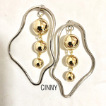 変形シルバー×ゴールドボールピアス
