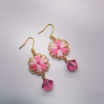 ゆれるお花の刺繍ピアス