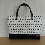 北欧スタイル　モノトーン　△とチェックの大きめトート　　
