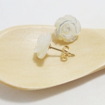 *K14GF***P03高品質ホワイトシェル（薔薇）☆スタッドピアス