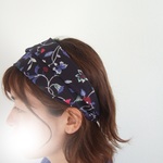 ボタニカル花柄薄手ローンコットン　ネービー　ゆるターバン　アクセントに