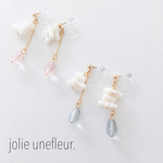 白のサンゴのゆらゆらピアス/イヤリング