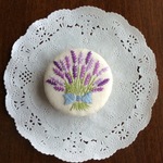刺繍・お花のブローチ（ラベンダーブーケ）