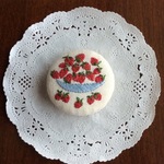 刺繍・苺のブローチ