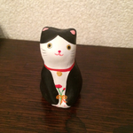 母の日 カーネーションを持つはちわれ猫