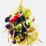 クリスマスローズがメインの全10種類の花材のスワッグ