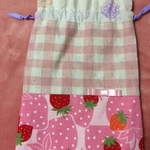 送料込★♪コップ・巾着袋・いちご柄♪★