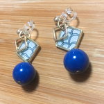 青玉揺れるウロコ柄スクエアピアス(ノンホールピアス)