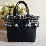 ●セール♪   M☆帆布フリルバッグ👜ブラック×チェック☆リボン付