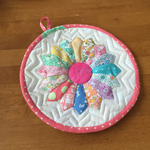 ドレスデンプレートの鍋敷き（緑のバイアス）