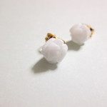 《送料無料》ホワイトジェードぷちっと薔薇ピアス ゴールド