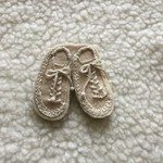 スニーカーブローチ  (きなり)    