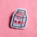 刺繍ブローチ☆いちごみるく