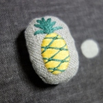 【パイナップル】刺繍ブローチ/リネン
