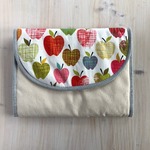 【オーダーのお品】じゃばら開きのマルチケース＊タブレットケース＊母子手帳ケースなどに（りんご）