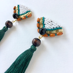 ボヘミアン タッセルピアス ビーズ刺繍 フリンジ グリーン ホワイト  アンティーク 金属アレルギー対応