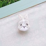うさぎさん　ミニミニ刺繍ブローチ